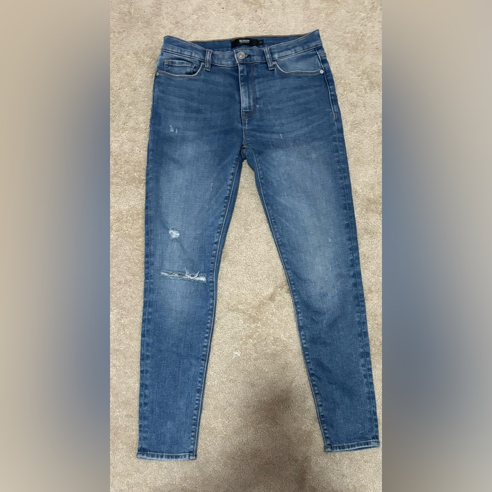 Hudson Nico Super Skinny, distressed wash. Size 27 Excellent